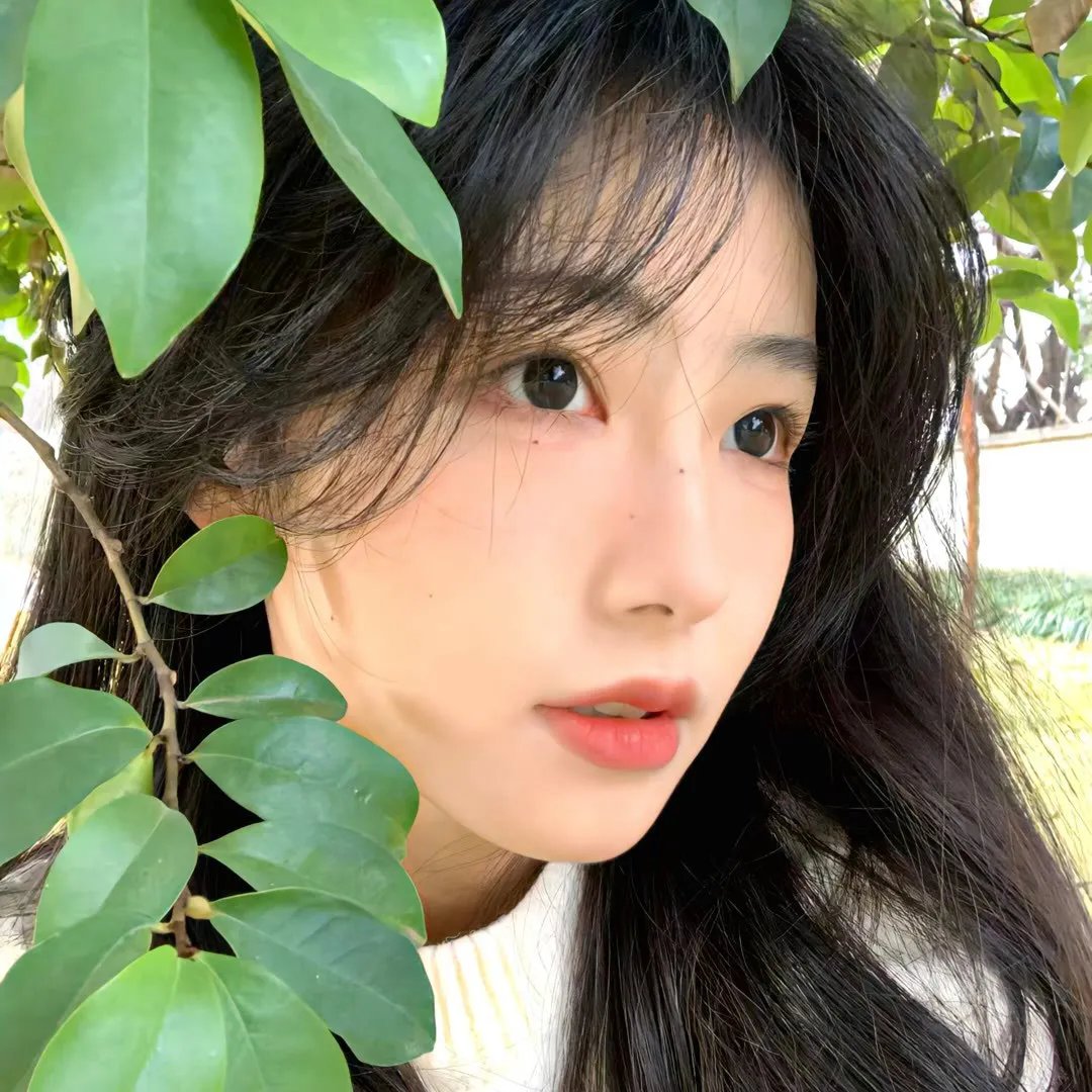 黑暗中的两个人
